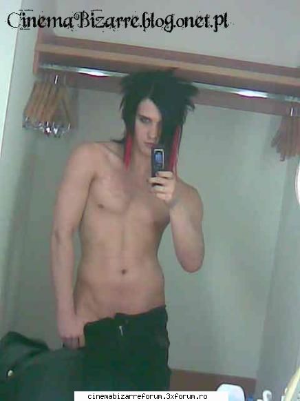 Have fun with Yu - Y oglinjoara cine are cel mai sexy abdomen din - >>YU<<